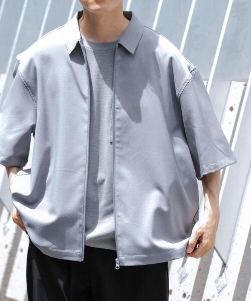ITEMS URBANRESEARCH（アイテムズ アーバンリサーチ）の「2WAYストレッチ半袖ジップアップシャツ（シャツ/ブラウス・メンズ・ネイビー/グレー/ブラック/ベージュ・LARGE/MEDIUM）」の3枚目の写真