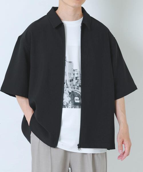 ITEMS URBANRESEARCH（アイテムズ アーバンリサーチ）の「2WAYストレッチ半袖ジップアップシャツ（シャツ/ブラウス・メンズ・ネイビー/グレー/ブラック/ベージュ・LARGE/MEDIUM）」の2枚目の写真
