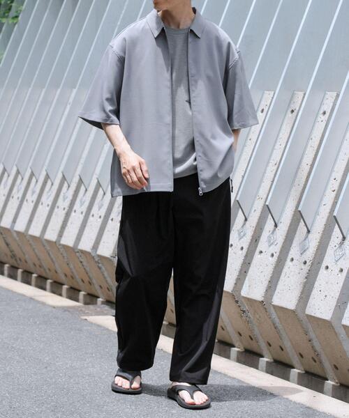 ITEMS URBANRESEARCH（アイテムズ アーバンリサーチ）の「2WAYストレッチ半袖ジップアップシャツ（シャツ/ブラウス・メンズ・ネイビー/グレー/ブラック/ベージュ・LARGE/MEDIUM）」の6枚目の写真