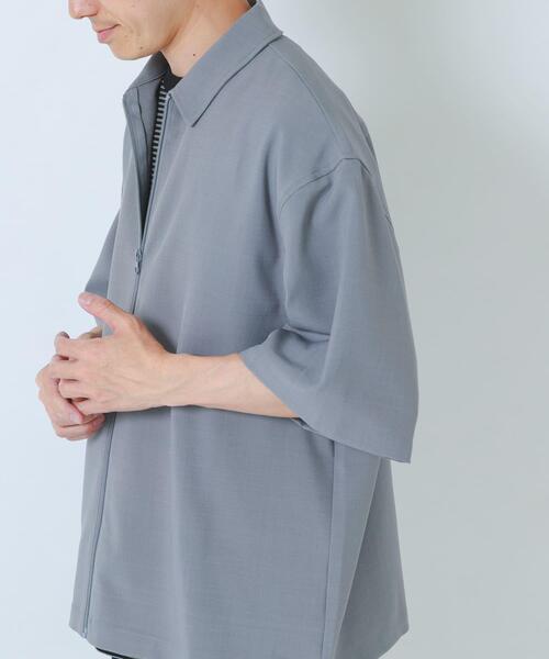 ITEMS URBANRESEARCH（アイテムズ アーバンリサーチ）の「2WAYストレッチ半袖ジップアップシャツ（シャツ/ブラウス・メンズ・ネイビー/グレー/ブラック/ベージュ・LARGE/MEDIUM）」の9枚目の写真