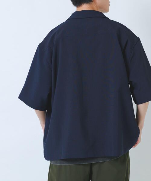 ITEMS URBANRESEARCH（アイテムズ アーバンリサーチ）の「2WAYストレッチ半袖ジップアップシャツ（シャツ/ブラウス・メンズ・ネイビー/グレー/ブラック/ベージュ・LARGE/MEDIUM）」の6枚目の写真