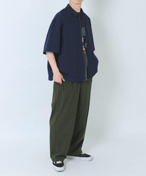 ITEMS URBANRESEARCH（アイテムズ アーバンリサーチ）の「2WAYストレッチ半袖ジップアップシャツ（シャツ/ブラウス・メンズ・ネイビー/グレー/ブラック/ベージュ・LARGE/MEDIUM）」の7枚目の写真