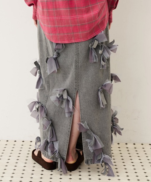 J1U by LA BELLE ETUDE(ジユウバイラベルエチュード)の「many ribbon denim skirt(スカート・レディース・インディゴブルー/グレー/ホワイト・0/1)」の21枚目の写真