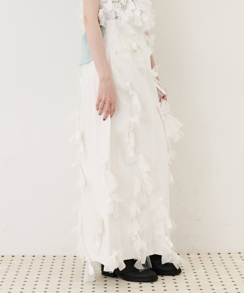 J1U by LA BELLE ETUDE(ジユウバイラベルエチュード)の「many ribbon denim skirt(スカート・レディース・インディゴブルー/グレー/ホワイト・0/1)」の6枚目の写真