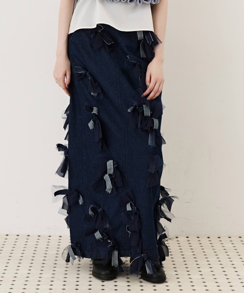 J1U by LA BELLE ETUDE(ジユウバイラベルエチュード)の「many ribbon denim skirt(スカート・レディース・インディゴブルー/グレー/ホワイト・0/1)」の11枚目の写真