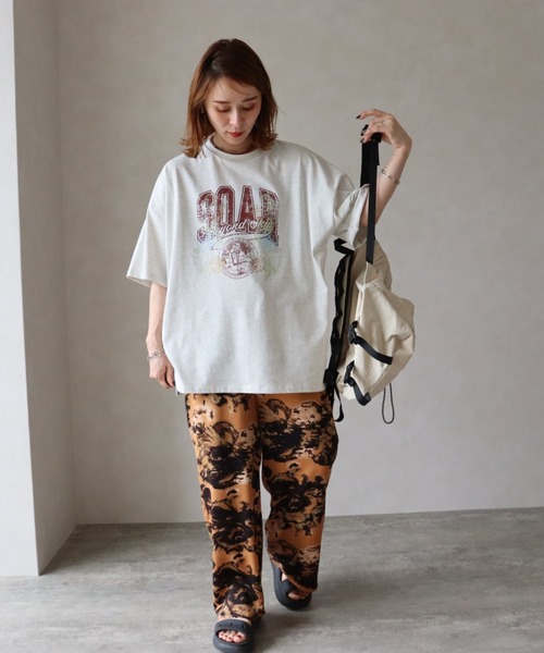 zena(ジェナ)の「ストーンデコ&カレッジプリントTee(Tシャツ/カットソー・レディース・オフホワイト/チャコールグレー/オートミール・フリー)」の12枚目の写真