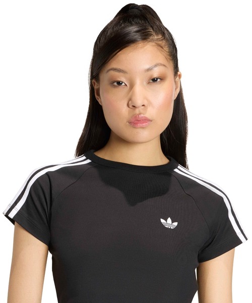 adidas(アディダス)の「adidas SST BABY TEE / アディダス SST ベビー Tシャツ(Tシャツ/カットソー・レディース・ブラック・S/M/L)」の2枚目の写真
