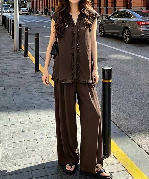 LOWO（ロワ）の「セットアップ カジュアル フリンジデザインVネック半袖ブラウス ストレートパンツ 2点セット きれいめ（セットアップ・レディース・ベージュ/ブラウン/レッド/ブルー・FREE）」の2枚目の写真