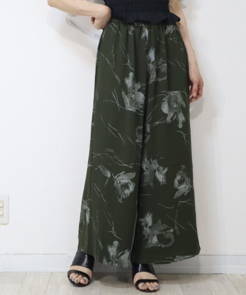 DISKEEN SURE(ディスキーンシュアー)の「サラ軽素材で清涼感抜群 ボタニカル柄ワイドパンツ(その他パンツ・レディース・ブラック/グリーン/ブラウン/グレー/ベージュ・FREE)」の5枚目の写真