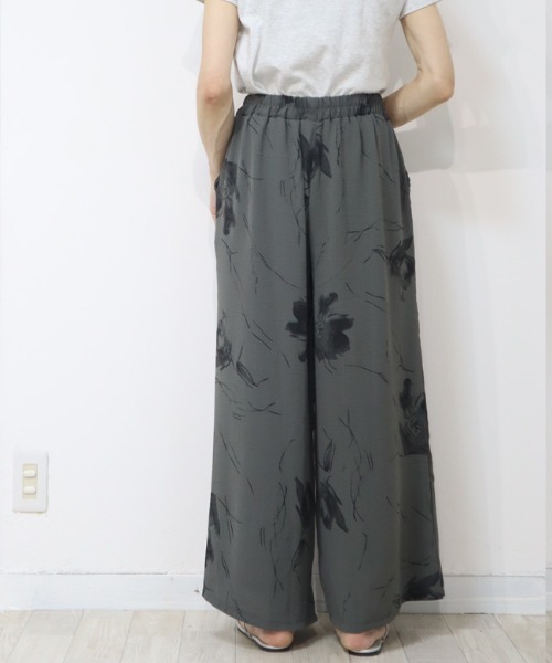 DISKEEN SURE(ディスキーンシュアー)の「サラ軽素材で清涼感抜群 ボタニカル柄ワイドパンツ(その他パンツ・レディース・ブラック/グリーン/ブラウン/グレー/ベージュ・FREE)」の16枚目の写真