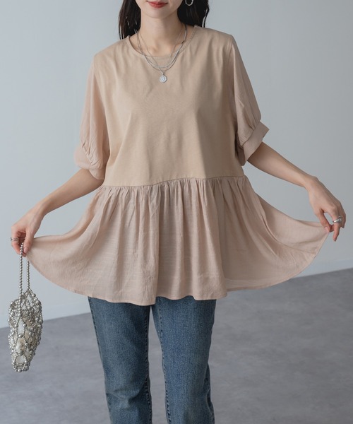 refinedworks(リファインドワークス)の「【refinedworks】異素材 切替 ペプラム トップス(Tシャツ/カットソー・レディース・チャコールグレー/ベージュ/カーキ・FREE)」の1枚目の写真