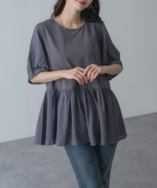 refinedworks(リファインドワークス)の「【refinedworks】異素材 切替 ペプラム トップス(Tシャツ/カットソー・レディース・チャコールグレー/ベージュ/カーキ・FREE)」の13枚目の写真