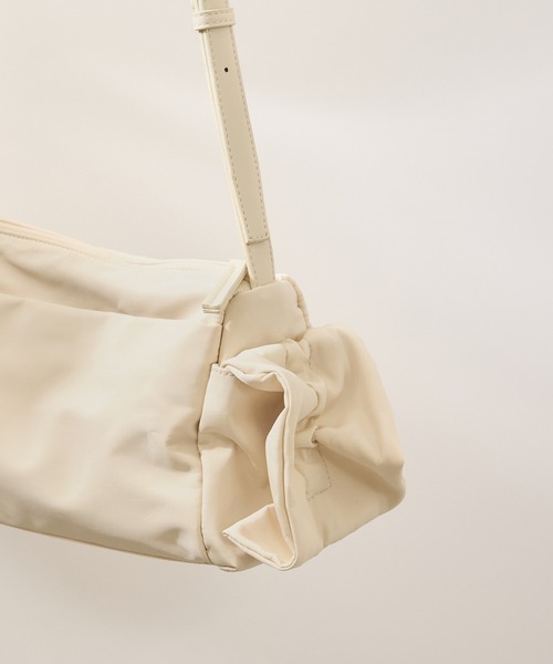 ADAM ET ROPE'(アダムエロペ)の「【WEB限定】撥水ミドルショルダーバッグ(ショルダーバッグ・レディース・ブラウン系その他3/オフホワイト/ブラック・FREE)」の19枚目の写真