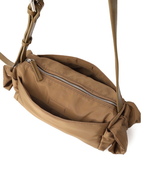 ADAM ET ROPE'(アダムエロペ)の「【WEB限定】撥水ミドルショルダーバッグ(ショルダーバッグ・レディース・ブラウン系その他3/オフホワイト/ブラック・FREE)」の13枚目の写真