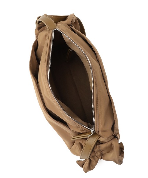 ADAM ET ROPE'(アダムエロペ)の「【WEB限定】撥水ミドルショルダーバッグ(ショルダーバッグ・レディース・ブラウン系その他3/オフホワイト/ブラック・FREE)」の11枚目の写真