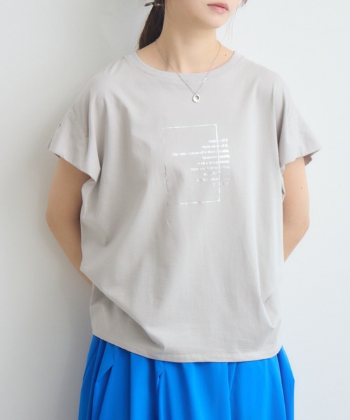 KATHARINE ROSS(キャサリンロス)の「日本製ラメプリントTシャツ(Tシャツ/カットソー・レディース・グレイッシュベージュ/ブルー・MEDIUM)」の2枚目の写真