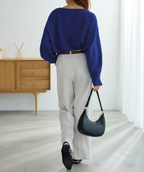 Viola e Viola(ヴィオラエヴィオラ)の「ふくれジャカード素材ふんわり袖トップス(Tシャツ/カットソー・レディース・ブラック/アイボリー/ネイビー/ブルー・L/LL/M)」の13枚目の写真