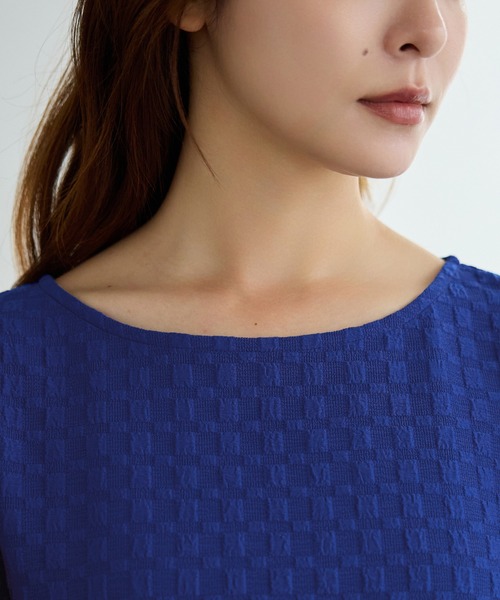 Viola e Viola(ヴィオラエヴィオラ)の「ふくれジャカード素材ふんわり袖トップス(Tシャツ/カットソー・レディース・ブラック/アイボリー/ネイビー/ブルー・L/LL/M)」の14枚目の写真