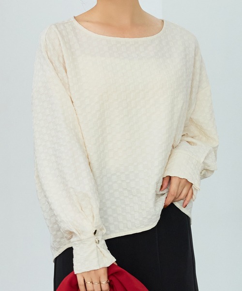 Viola e Viola(ヴィオラエヴィオラ)の「ふくれジャカード素材ふんわり袖トップス(Tシャツ/カットソー・レディース・ブラック/アイボリー/ネイビー/ブルー・L/LL/M)」の6枚目の写真