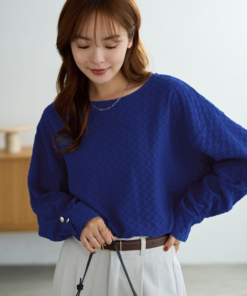 Viola e Viola(ヴィオラエヴィオラ)の「ふくれジャカード素材ふんわり袖トップス(Tシャツ/カットソー・レディース・ブラック/アイボリー/ネイビー/ブルー・L/LL/M)」の5枚目の写真