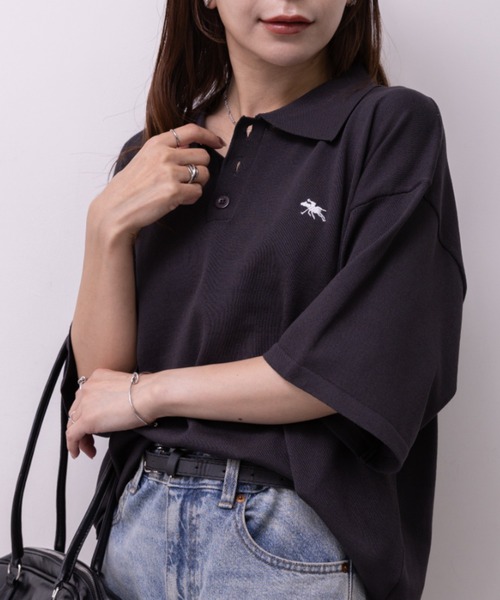 POLOCHAMPS（ポロチャンプス）の「POLOCHAMPS(ポロチャンプス)/ワンポイント刺繍 ポロシャツ 半端袖 オーバーFIT/POLOSHIRT（ポロシャツ・レディース・チャコールグレー/ネイビー/ベージュ/ブラック/ワインレッド・FREE）」の2枚目の写真
