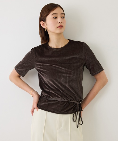 ROPE'（ロペ）の「チョーカーコード付きシアーベロアTシャツ/イージーケア（Tシャツ/カットソー・レディース・ブラウン/キャメル/オフホワイト・38）」の3枚目の写真
