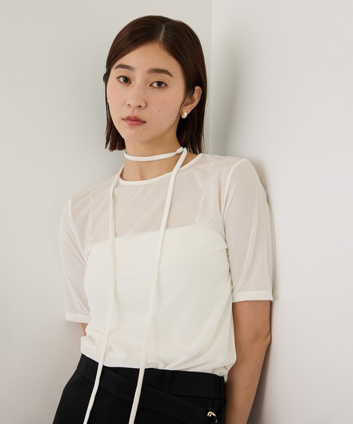 ROPE'（ロペ）の「チョーカーコード付きシアーベロアTシャツ/イージーケア（Tシャツ/カットソー・レディース・ブラウン/キャメル/オフホワイト・38）」の2枚目の写真