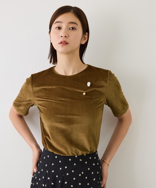 ROPE'（ロペ）の「チョーカーコード付きシアーベロアTシャツ/イージーケア（Tシャツ/カットソー・レディース・ブラウン/キャメル/オフホワイト・38）」の4枚目の写真