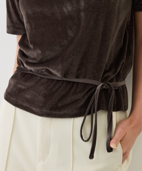 ROPE'（ロペ）の「チョーカーコード付きシアーベロアTシャツ/イージーケア（Tシャツ/カットソー・レディース・ブラウン/キャメル/オフホワイト・38）」の9枚目の写真