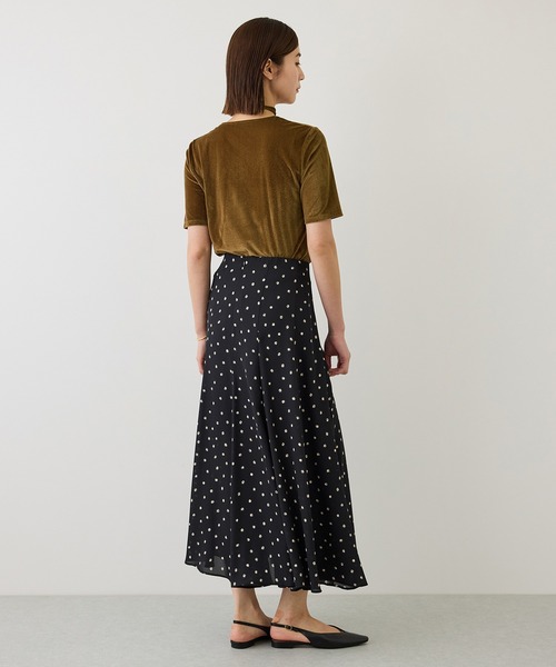 ROPE'（ロペ）の「チョーカーコード付きシアーベロアTシャツ/イージーケア（Tシャツ/カットソー・レディース・ブラウン/キャメル/オフホワイト・38）」の13枚目の写真