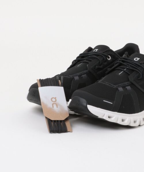 On（オン）の「【On】3MF10070299 Cloud 6（スニーカー・メンズ・ブラック・28/27.5/28.5/27/26.5）」の2枚目の写真