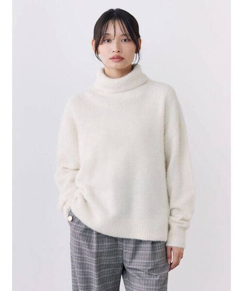 TONAL(トーナル)の「FOX×CASHMERE タートルニット(ニット/セーター・レディース・ベージュ/ミント/オフホワイト/グレー/ベビーピンク・MEDIUM)」の1枚目の写真