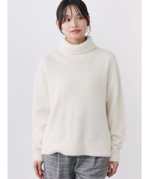 TONAL(トーナル)の「FOX×CASHMERE タートルニット(ニット/セーター・レディース・ベージュ/ミント/オフホワイト/グレー/ベビーピンク・MEDIUM)」の7枚目の写真
