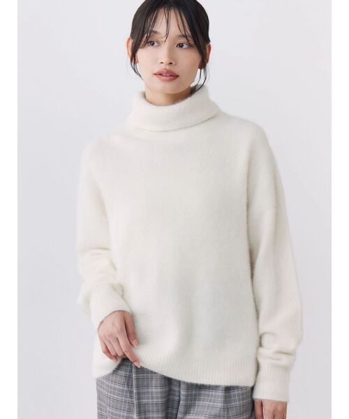 TONAL(トーナル)の「FOX×CASHMERE タートルニット(ニット/セーター・レディース・ベージュ/ミント/オフホワイト/グレー/ベビーピンク・MEDIUM)」の8枚目の写真