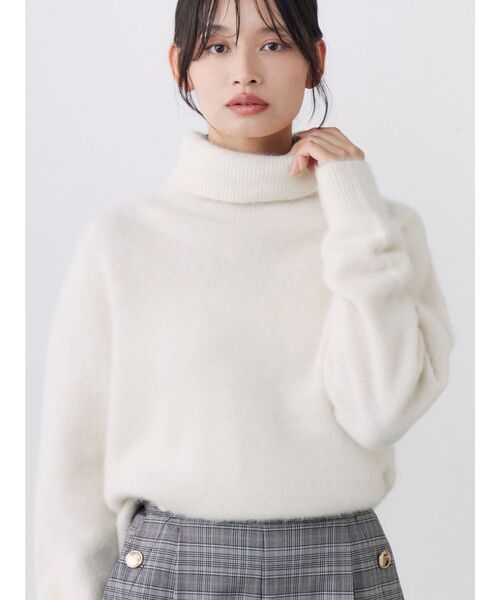 TONAL(トーナル)の「FOX×CASHMERE タートルニット(ニット/セーター・レディース・ベージュ/ミント/オフホワイト/グレー/ベビーピンク・MEDIUM)」の10枚目の写真