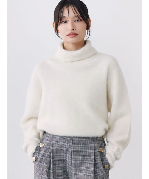 TONAL(トーナル)の「FOX×CASHMERE タートルニット(ニット/セーター・レディース・ベージュ/ミント/オフホワイト/グレー/ベビーピンク・MEDIUM)」の11枚目の写真