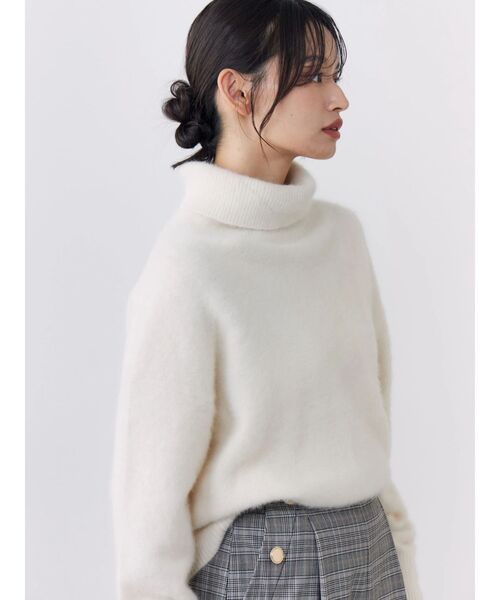TONAL(トーナル)の「FOX×CASHMERE タートルニット(ニット/セーター・レディース・ベージュ/ミント/オフホワイト/グレー/ベビーピンク・MEDIUM)」の12枚目の写真