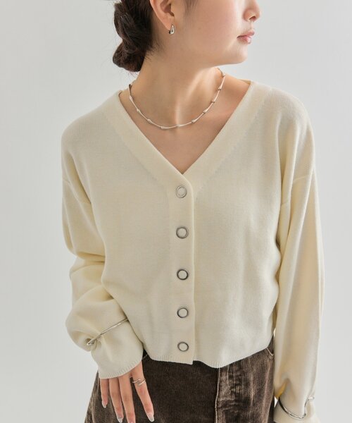 mystic(ミスティック)の「【ZOZO限定REVIVAL】26AW Vボタンカーディガン(カーディガン/ボレロ・レディース・グレー/ネイビー/オフホワイト・FREE)」の4枚目の写真