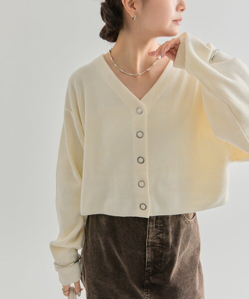 mystic(ミスティック)の「【ZOZO限定REVIVAL】26AW Vボタンカーディガン(カーディガン/ボレロ・レディース・グレー/ネイビー/オフホワイト・FREE)」の6枚目の写真