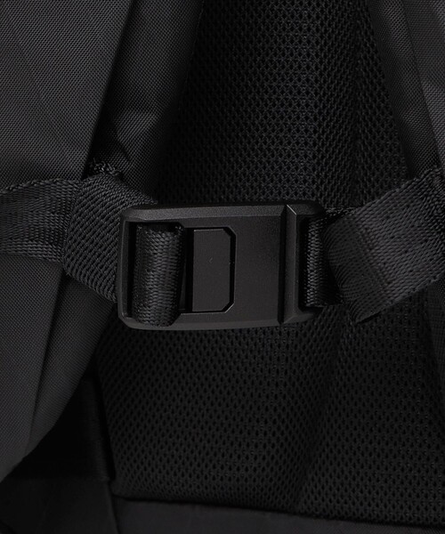 SHIPS any(シップス エニィ)の「ABLE CARRY: 21L Daily Plus X-Pac バックパック(バックパック/リュック・メンズ・ブラック・ONE SIZE)」の7枚目の写真