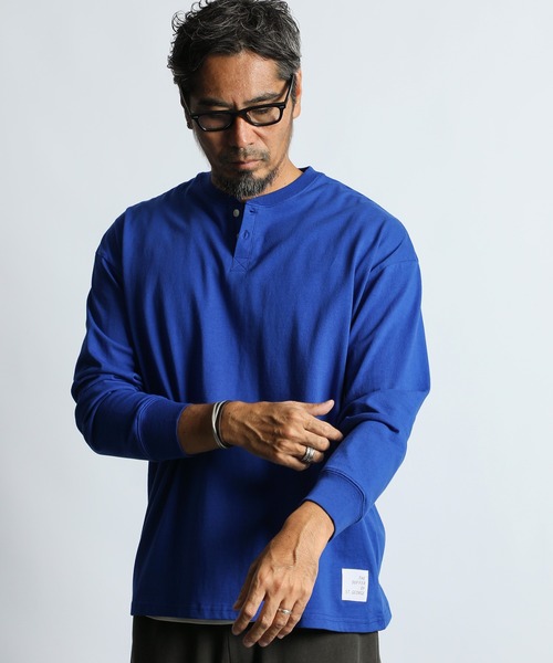 The DUFFER of ST.GEORGE(ザダファーオブセントジョージ)の「8oz HEAVY WEIGHT HENLEY NECK L/SL TEE:8オンス ヘビーウェイト ヘンリーネック ロンT(Tシャツ/カットソー・メンズ・ブルー/ブラック/ホワイト・LARGE/MEDIUM/X-LARGE/SMALL)」の3枚目の写真