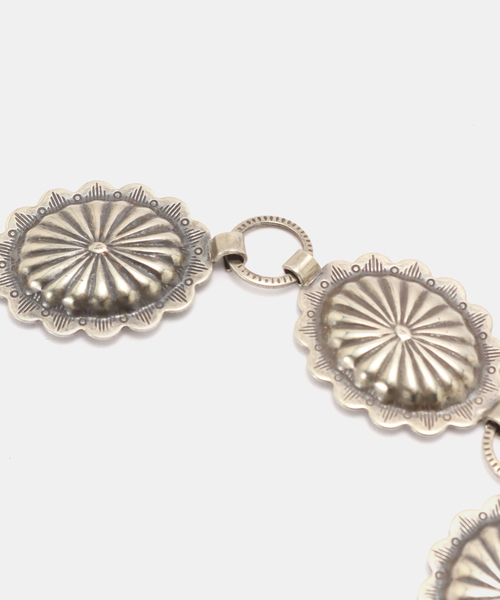 FRAMeWORK（フレームワーク）の「SUNWEST SILVER CONCHO BELT SMALL（ベルト・レディース・シルバー・FREE）」の2枚目の写真