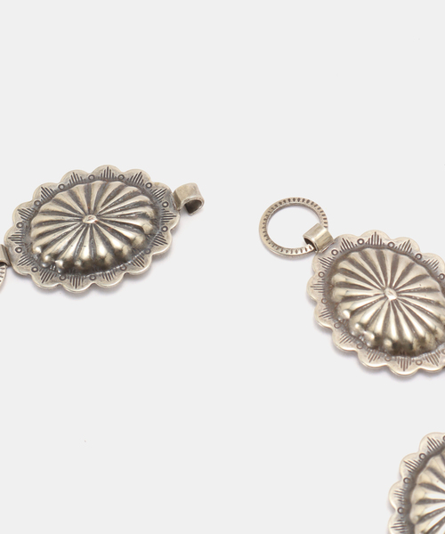 FRAMeWORK（フレームワーク）の「SUNWEST SILVER CONCHO BELT SMALL（ベルト・レディース・シルバー・FREE）」の3枚目の写真