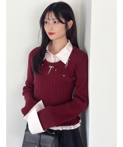 dazzlin(ダズリン)の「シャツレイヤードリボンビジューニット(ニット/セーター・レディース・ネイビー/グレー/ボルドー/オフホワイト・FREE)」の4枚目の写真