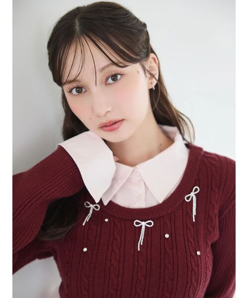dazzlin(ダズリン)の「シャツレイヤードリボンビジューニット(ニット/セーター・レディース・ネイビー/グレー/ボルドー/オフホワイト・FREE)」の7枚目の写真