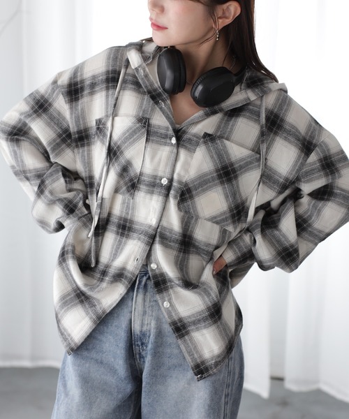 Riberry（リベリー）の「オンブレチェックフーディシャツ（シャツ/ブラウス・レディース・オフホワイト/ブラック/ライトブラウン/ブルー/ブルー系・FREE）」の2枚目の写真