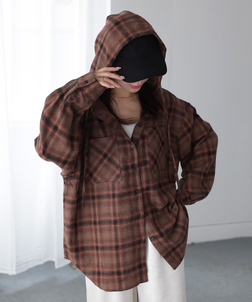 Riberry（リベリー）の「オンブレチェックフーディシャツ（シャツ/ブラウス・レディース・オフホワイト/ブラック/ライトブラウン/ブルー/ブルー系・FREE）」の4枚目の写真