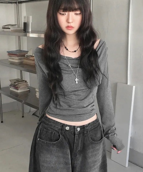MEMECLE(メメクル)の「【 MEMECLE / メメクル 】オフショルダー ドレープロングスリーブトップス(Tシャツ/カットソー・レディース・グレー・MEDIUM)」の10枚目の写真