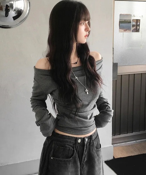 MEMECLE(メメクル)の「【 MEMECLE / メメクル 】オフショルダー ドレープロングスリーブトップス(Tシャツ/カットソー・レディース・グレー・MEDIUM)」の11枚目の写真