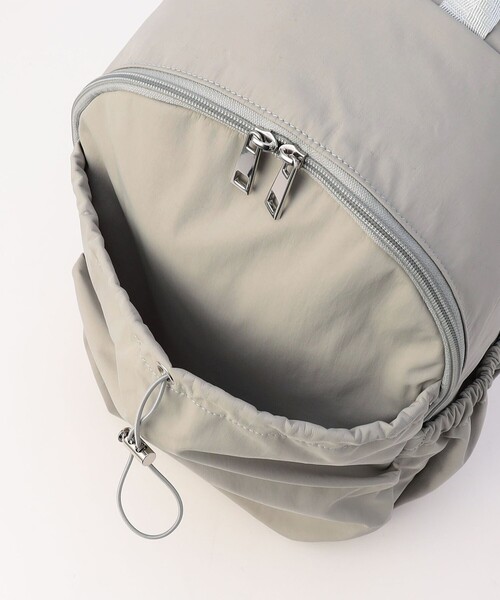 MICO COULIER(ミコクリエ)の「GATHERED NYLON BACKPACK(バックパック/リュック・レディース・ライトグレー/ブラック・FREE)」の8枚目の写真